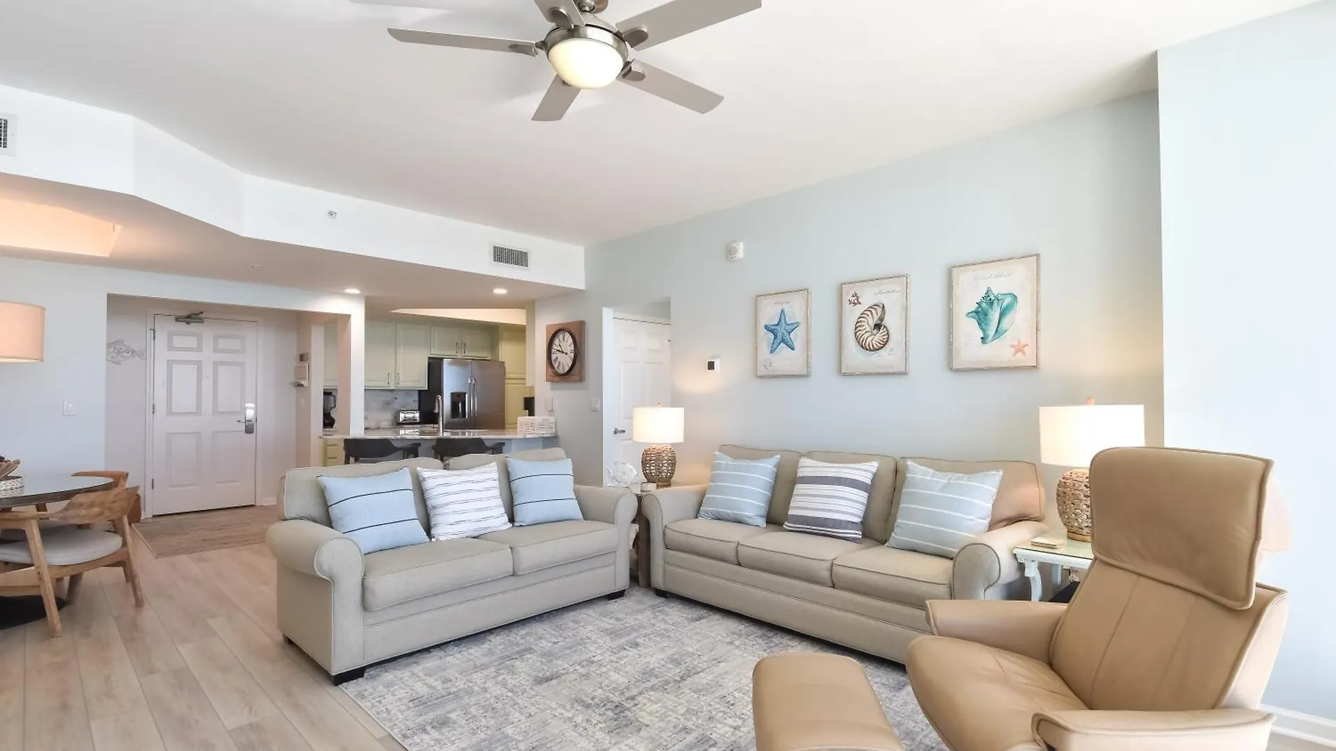 דירה דסטין Silver Beach Towers W902